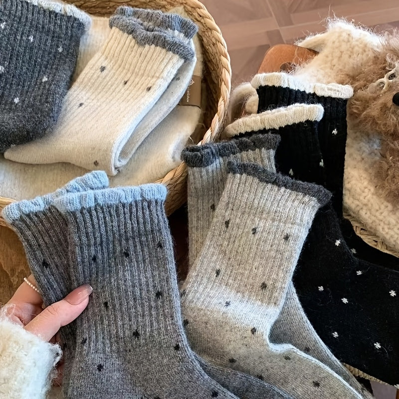 Five New Winter Sock Styles for Women: Trendy, Casual, and Simple Polka Dot Mid-calf Socks. They Can Be Paired with Various Stylish Shoes and Are Warm Both Indoors and Outdoors.