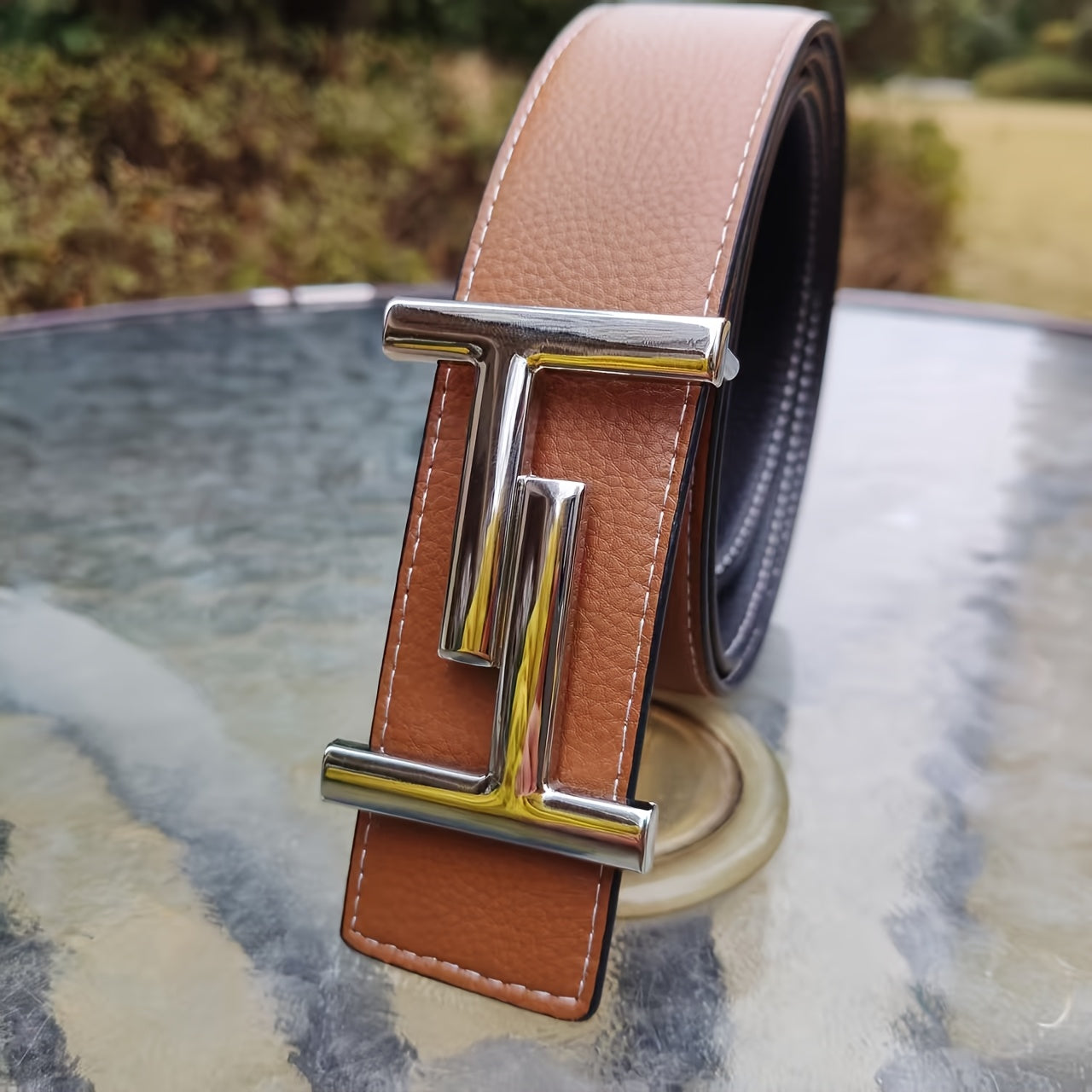 A Gift Box Containing a Reversible Belt for Couples, Featuring a Smooth 1.5inch Buckle