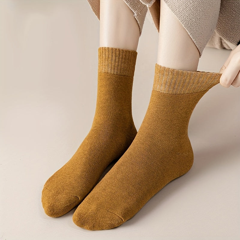 A Pair of Thickened Thermal Terrycloth Socks for Autumn and Winter