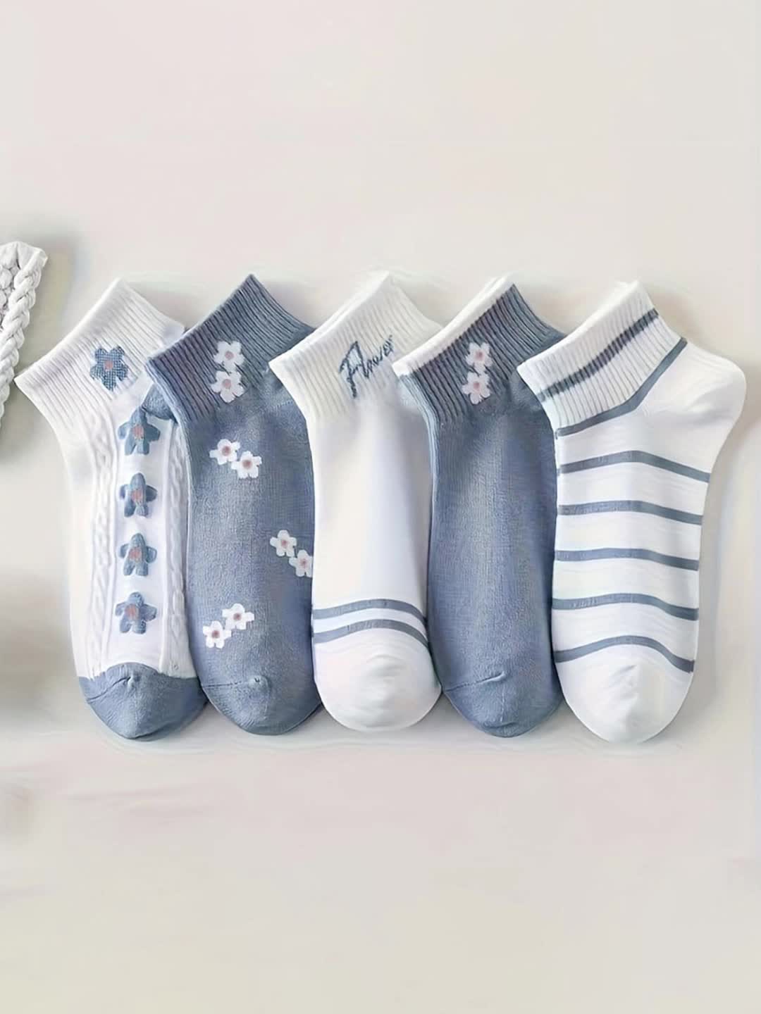 1\u002F5 Pairs Women'S Blue And White Floral Socks, Gentle Relaxed Style, Soft And Skin-Friendly, Office Commute\u002FCasual Style