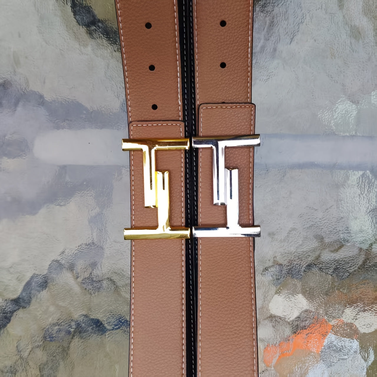 A Gift Box Containing a Reversible Belt for Couples, Featuring a Smooth 1.5inch Buckle