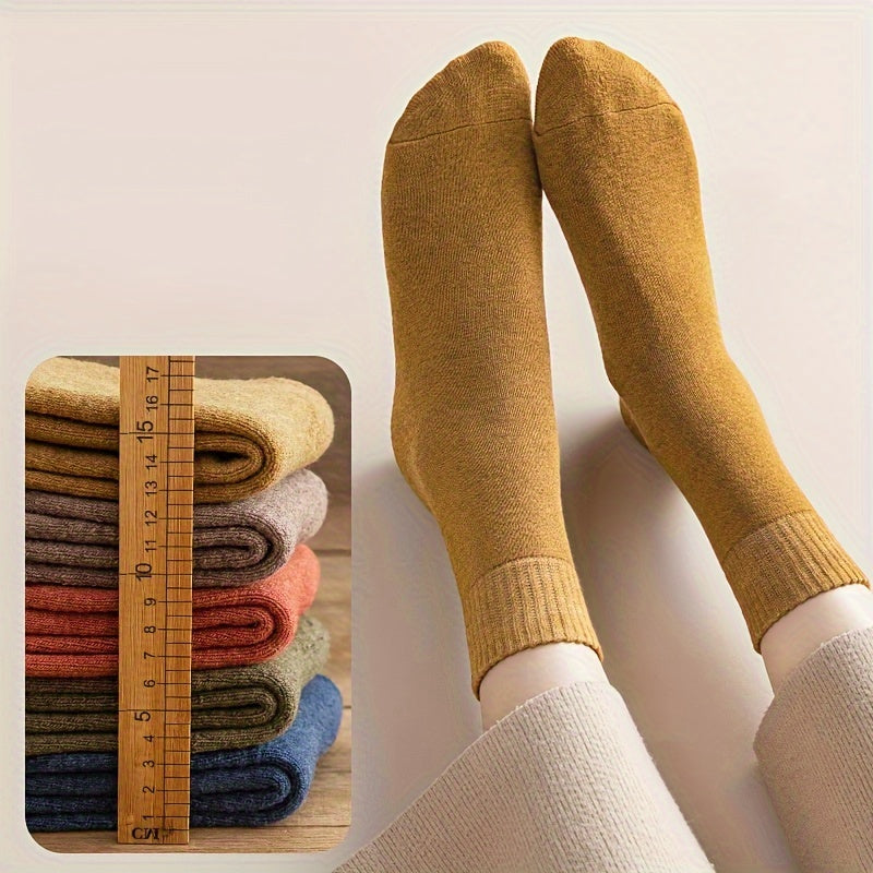 A Pair of Thickened Thermal Terrycloth Socks for Autumn and Winter