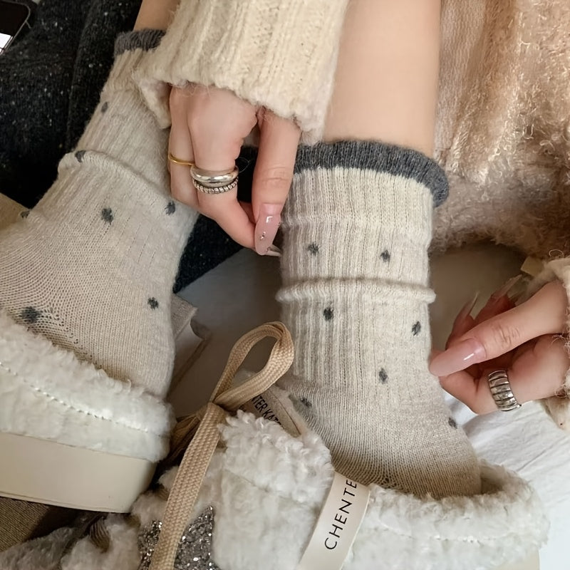 Five New Winter Sock Styles for Women: Trendy, Casual, and Simple Polka Dot Mid-calf Socks. They Can Be Paired with Various Stylish Shoes and Are Warm Both Indoors and Outdoors.